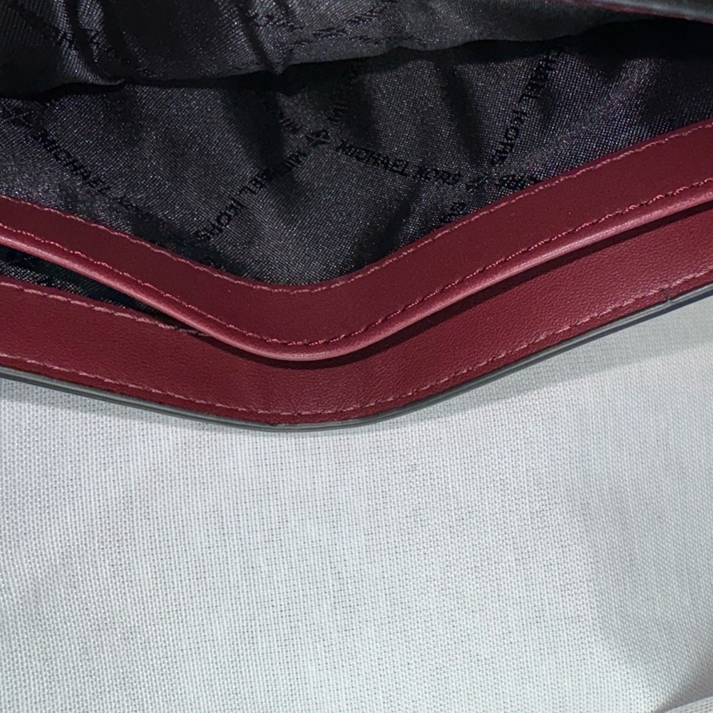 Michael Kors Bi-fold Wallet NWT - Picture 7 of 10